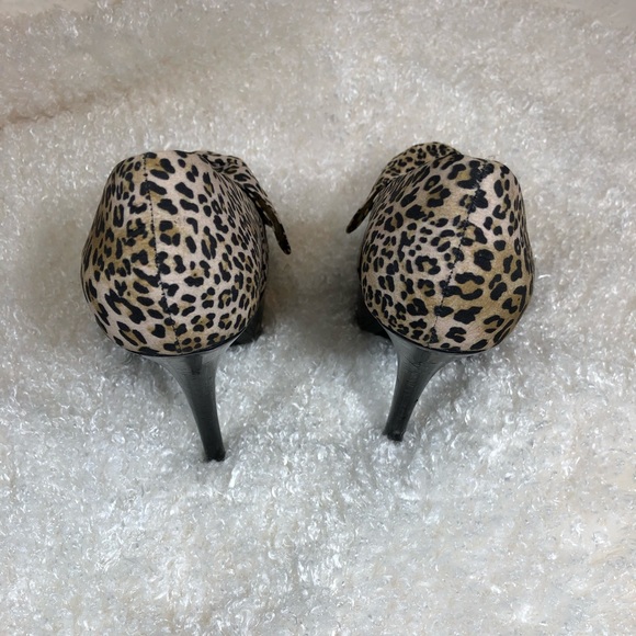 D Heart Size 6 Cheetah Print Heels - Picture 3 of 5